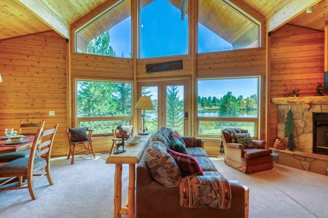 Lake Lodge | Pagosa Lakefront 3BR Cabin