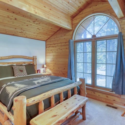Pet Friendly Lake Lodge with A/C