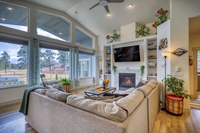 Pet Friendly Hot Tub Home | Pagosa Fenced 3BR