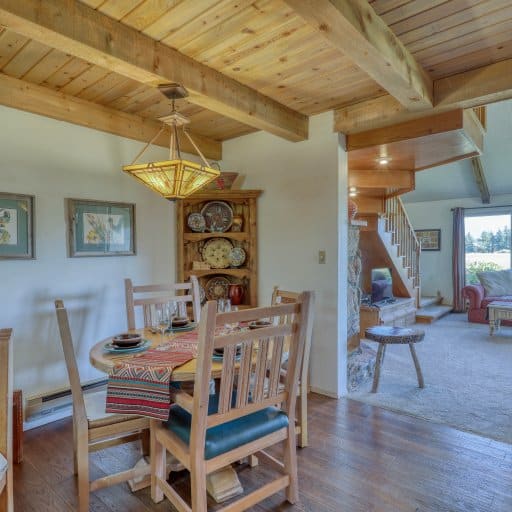 Spacious Mid to Long Term Mountain View Getaway!
